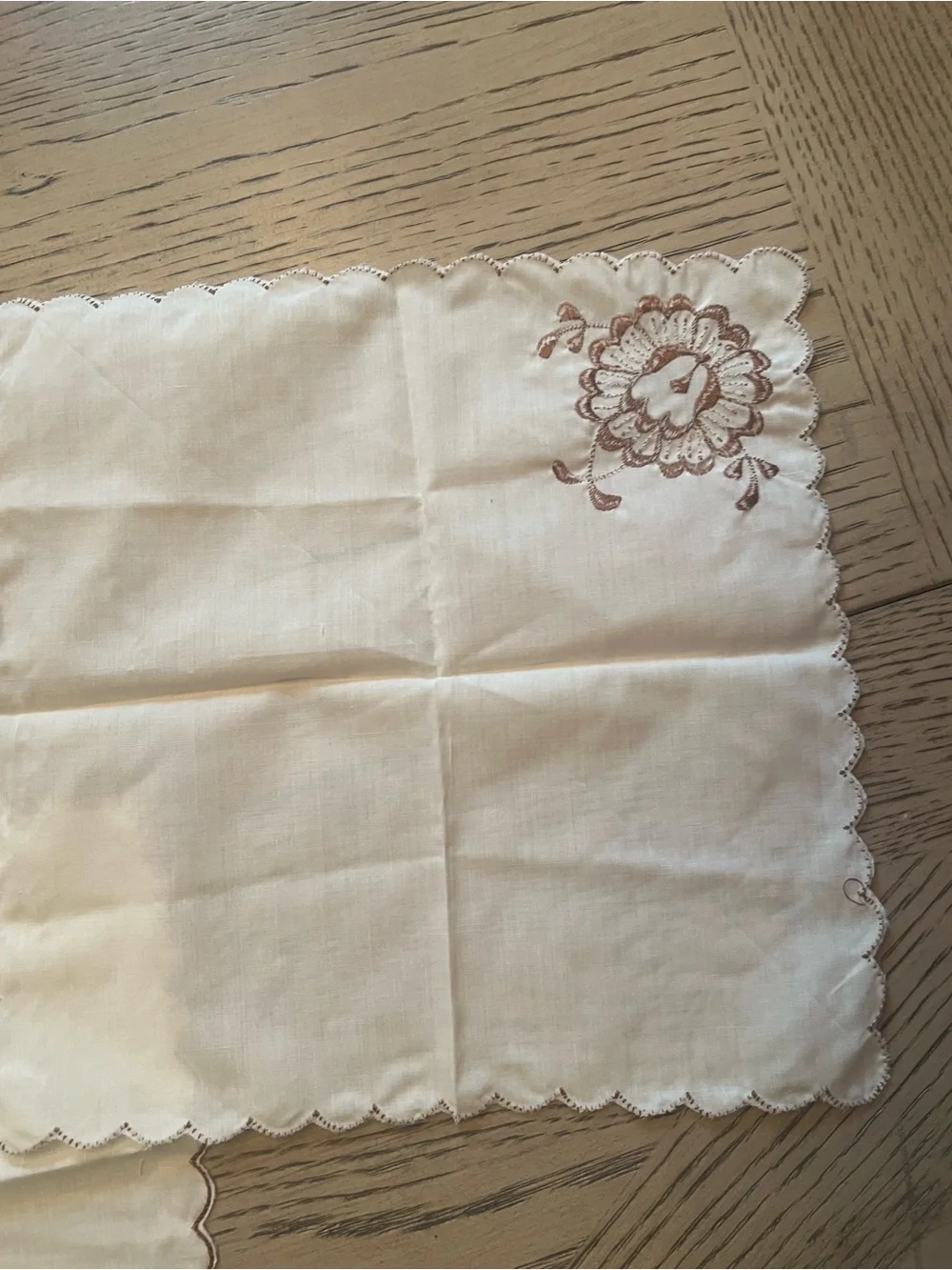 vintage Madeira linen floral embroidery and scalloped edges linen napkins set 6